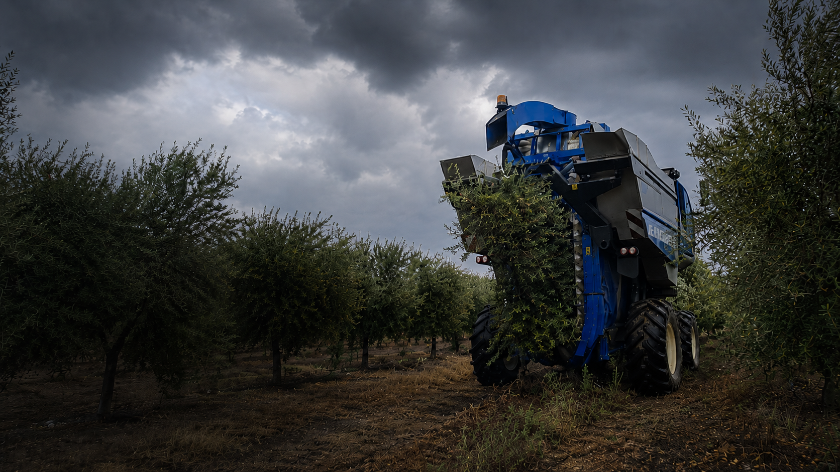 Maquinaria agrícola realizando labores de cosecha